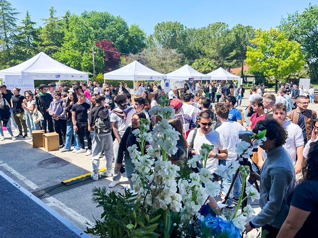 Il ministro Dadone a Neet Chieti: “3 mln di ragazzi inattivi in Italia, mantenere contatti con giovani” (foto)