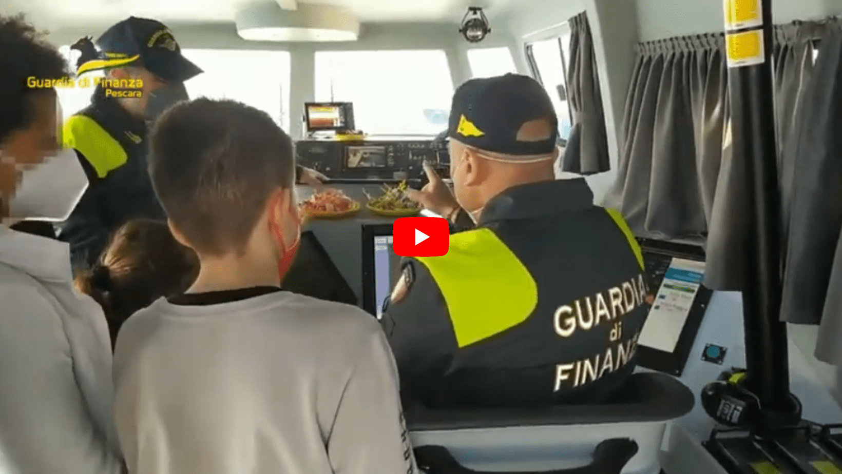 GdF Pescara: per i bimbi ucraini e del Rancitelli arriva lo spettacolo da cielo e mare (VIDEO)