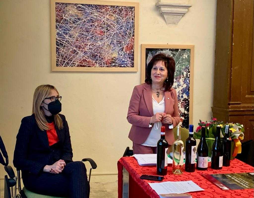 Antiche terre del vino: a Sulmona inizia il viaggio esperenziale tra Montepulciano e Cerasuolo