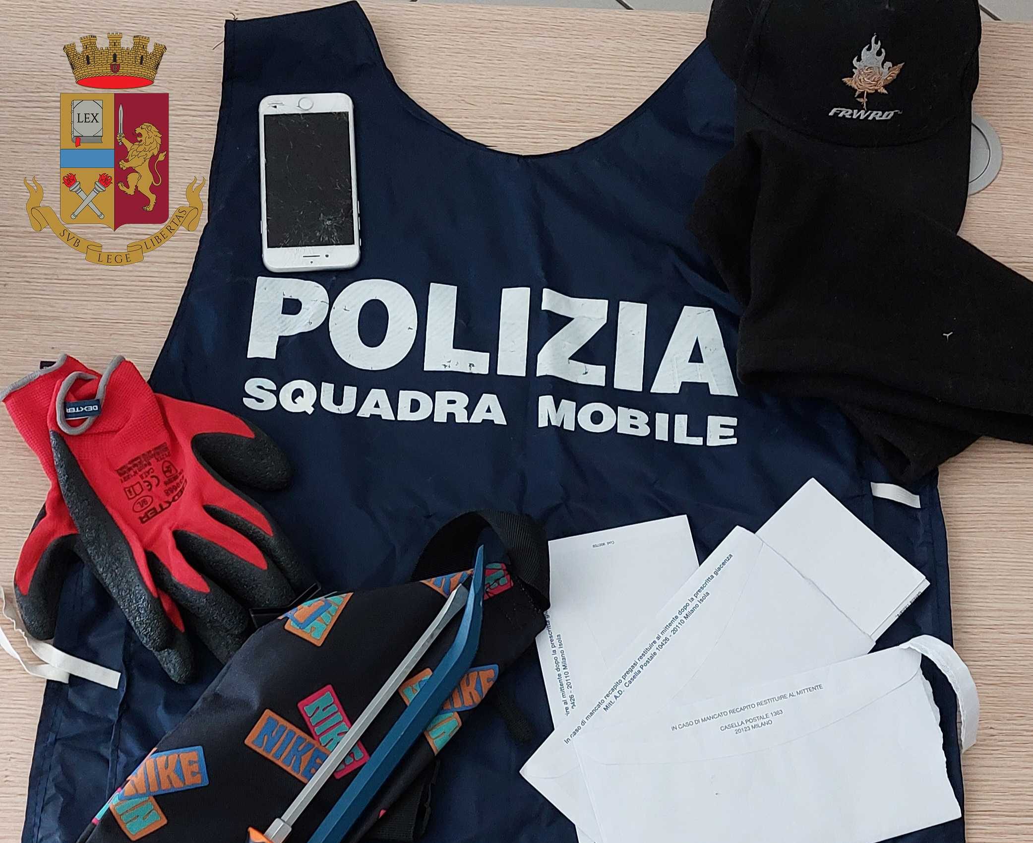 Rubano carte di credito alle Poste, fermati e arrestati 2 giovani