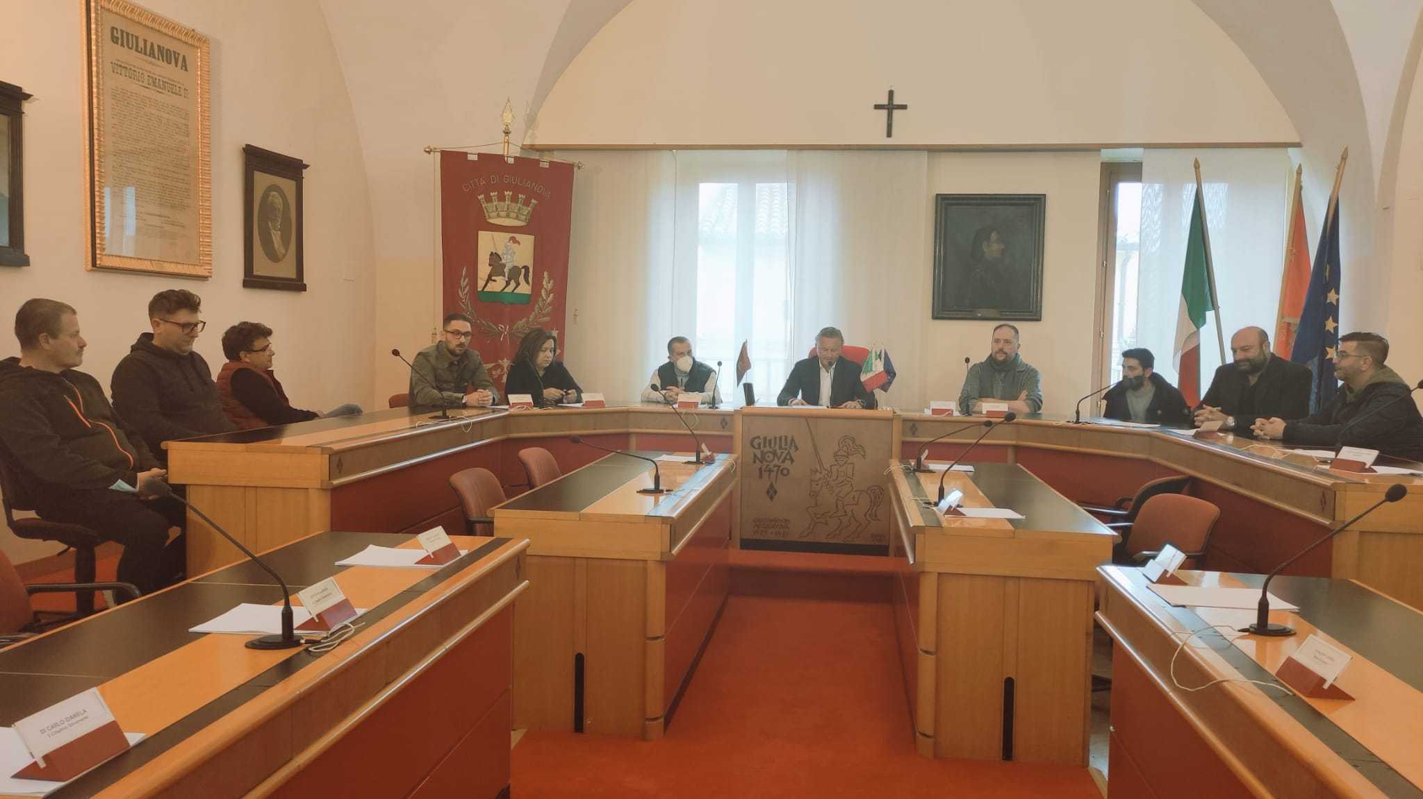 Presentato il “Carnevale giuliese”: l’evento estivo inaugura nella città teramana