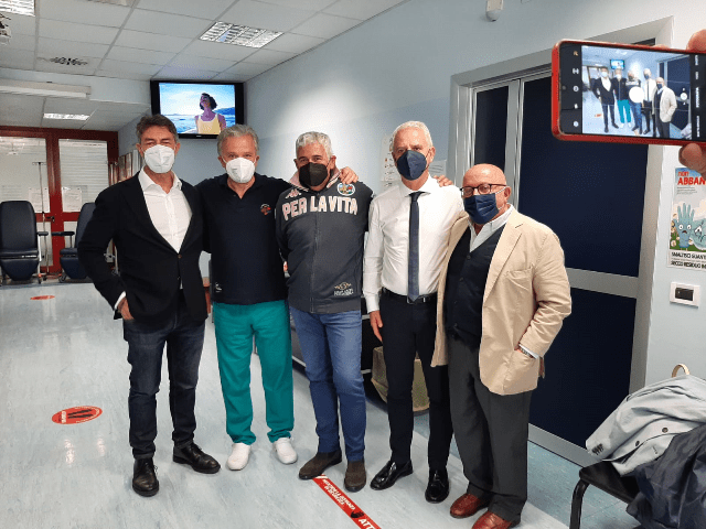Prevenzione contro covid, imprenditori privati donano 3 poltrone a reparto Malattie Infettive