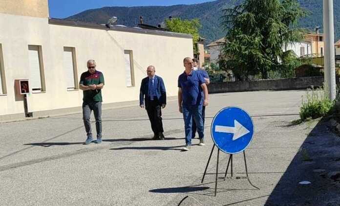 Auto su giardino asilo: affidata perizia su Passat e ascoltati testimoni, autopsia su Tommaso