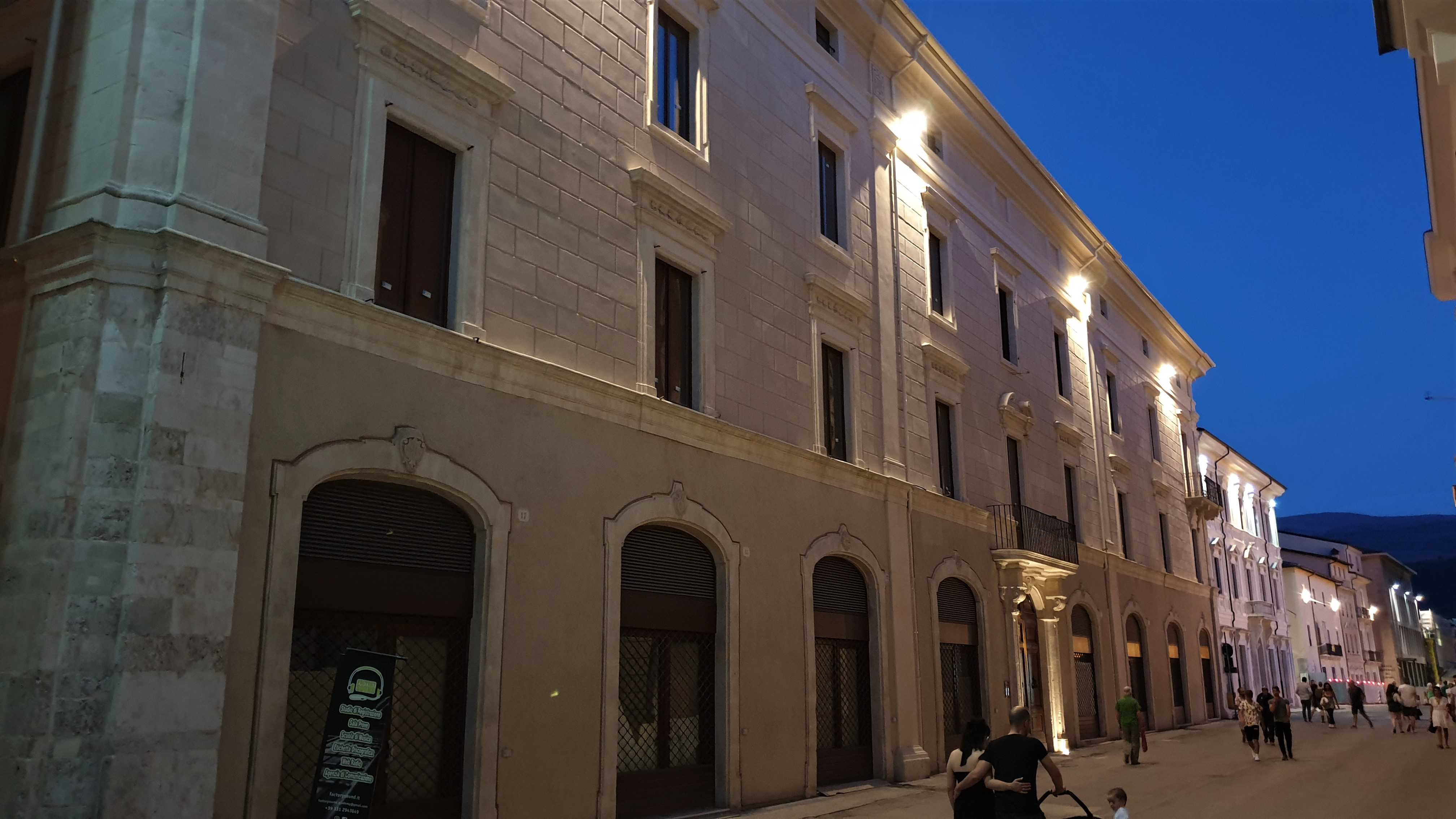 Andy Warhol e la sua pop art conquistano l’Abruzzo, all’Aquila 3 opere dell’artista all’asta da Gliubich