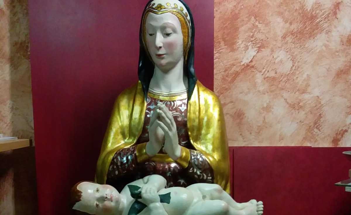 L’Accademia di Belle Arti dell’Aquila dona la copia della statua della Madonna delle Grazie a Onna
