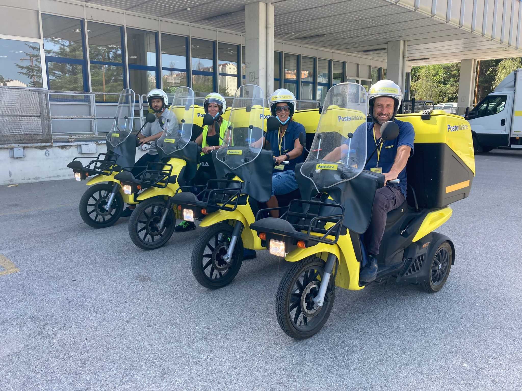 Oltre 100 nuovi mezzi “green” per i portalettere d’Abruzzo: Poste Italiane diventa a “emissione zero”