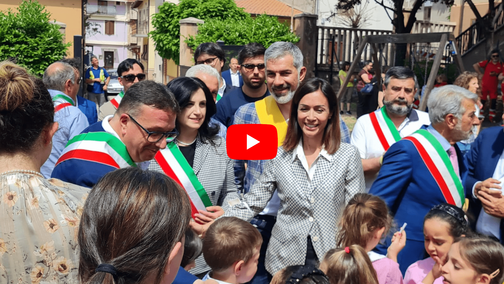 Il ministro Carfagna visita centro accoglienza minori Ucraina a Cerchio: “Grande prova solidarietà” (foto e video)