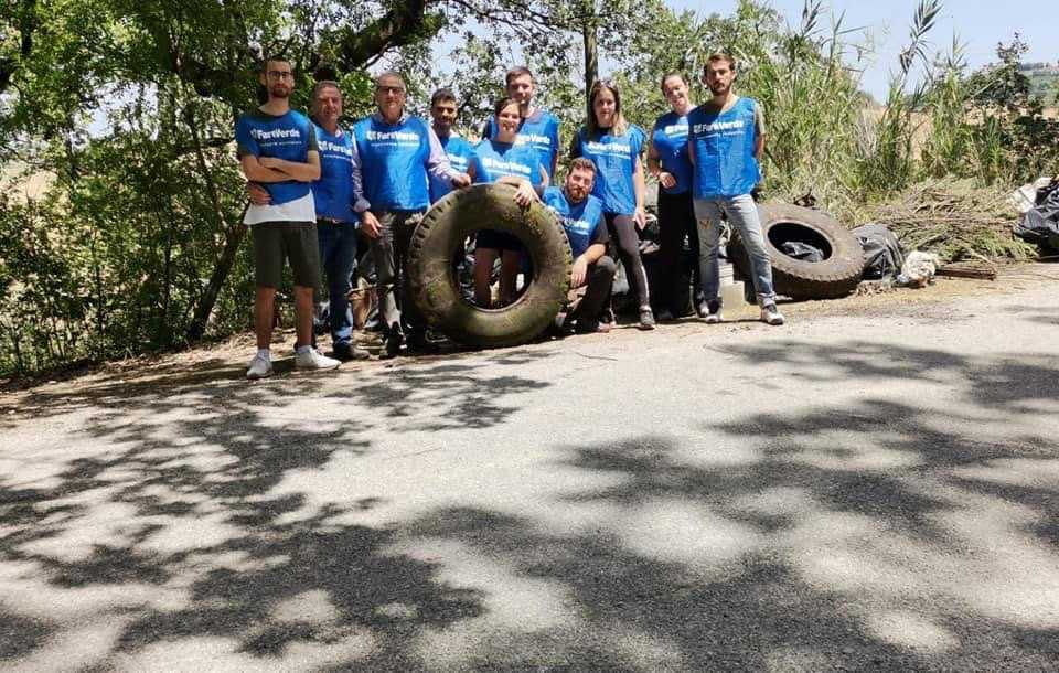 Ambiente, prima giornata ecologica: raccolto ogni genere di rifiuto abbandonato