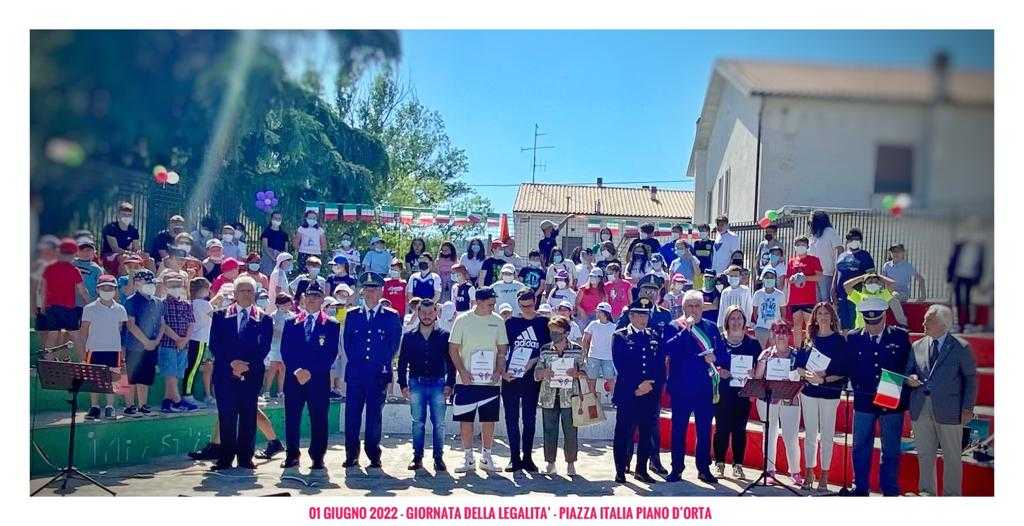 Bolognano, emozione e ammirazione per i neo maggiorenni: ecco gradinata della legalità (foto)