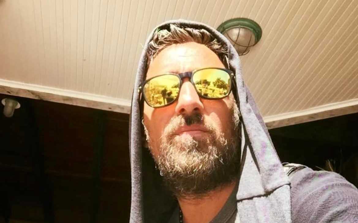 Stroncato a 48 anni da un malore dopo la partita a padel, ieri l’ultimo saluto