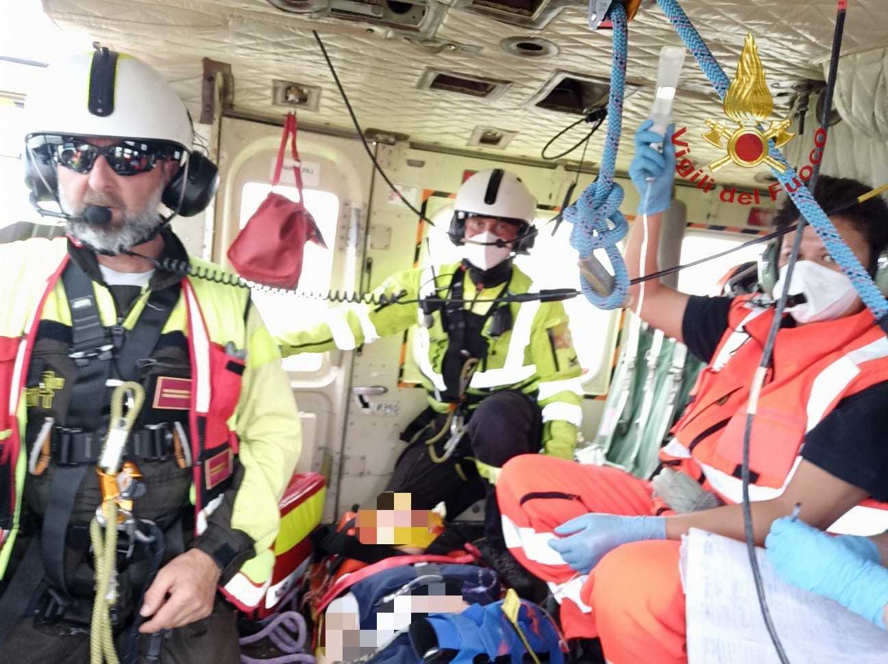 Rimane incastrata con il braccio nell’impastatrice, incidente sul lavoro in un supermercato