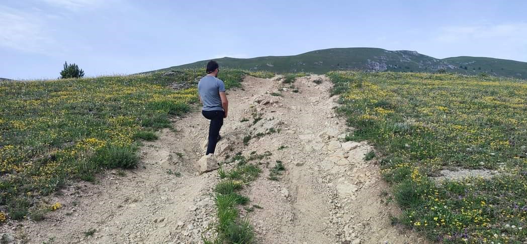 Danni alla natura nel Poligono di Monte Stabiata nel parco nazionale del Gran Sasso