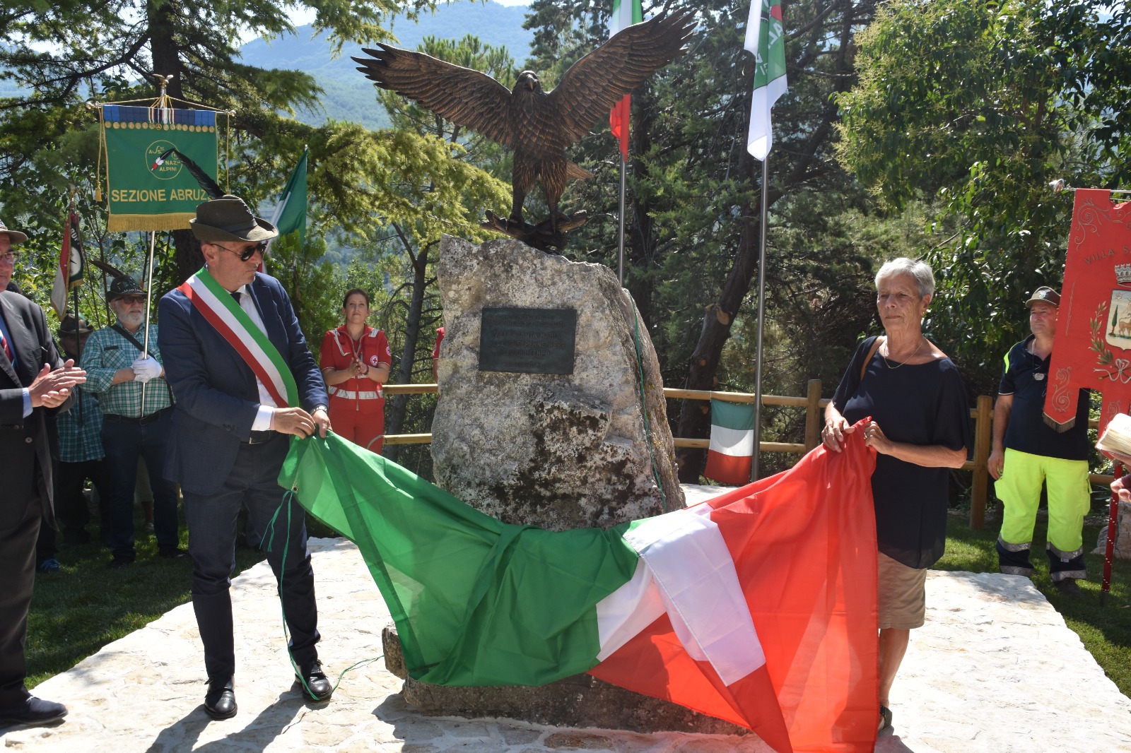 A Villa Santa Maria inaugurato il Monumento agli Alpini (foto)