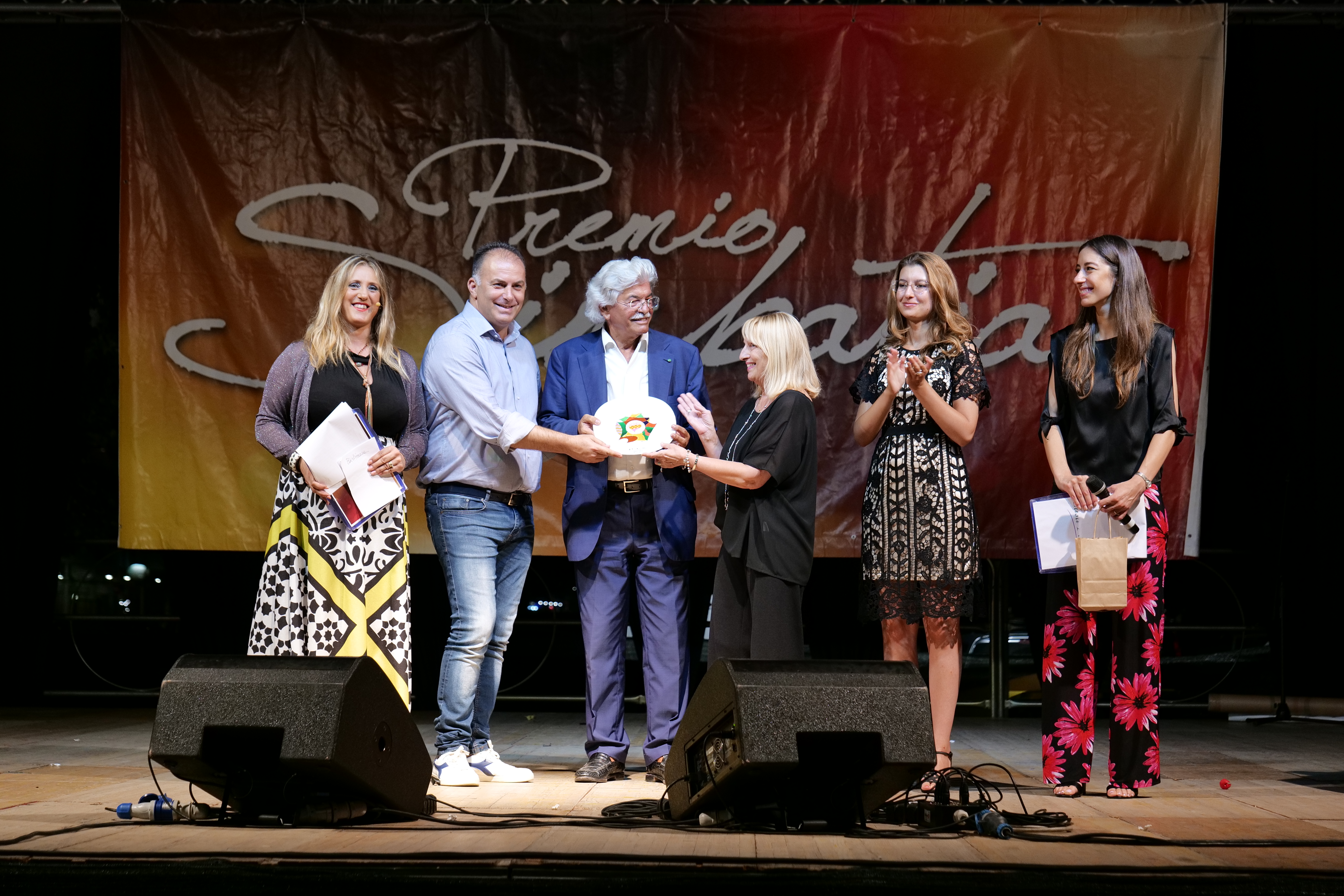 Spensieratezza, musica e cabaret: torna il premio simpatia Abruzzo al Teatro Del Mare