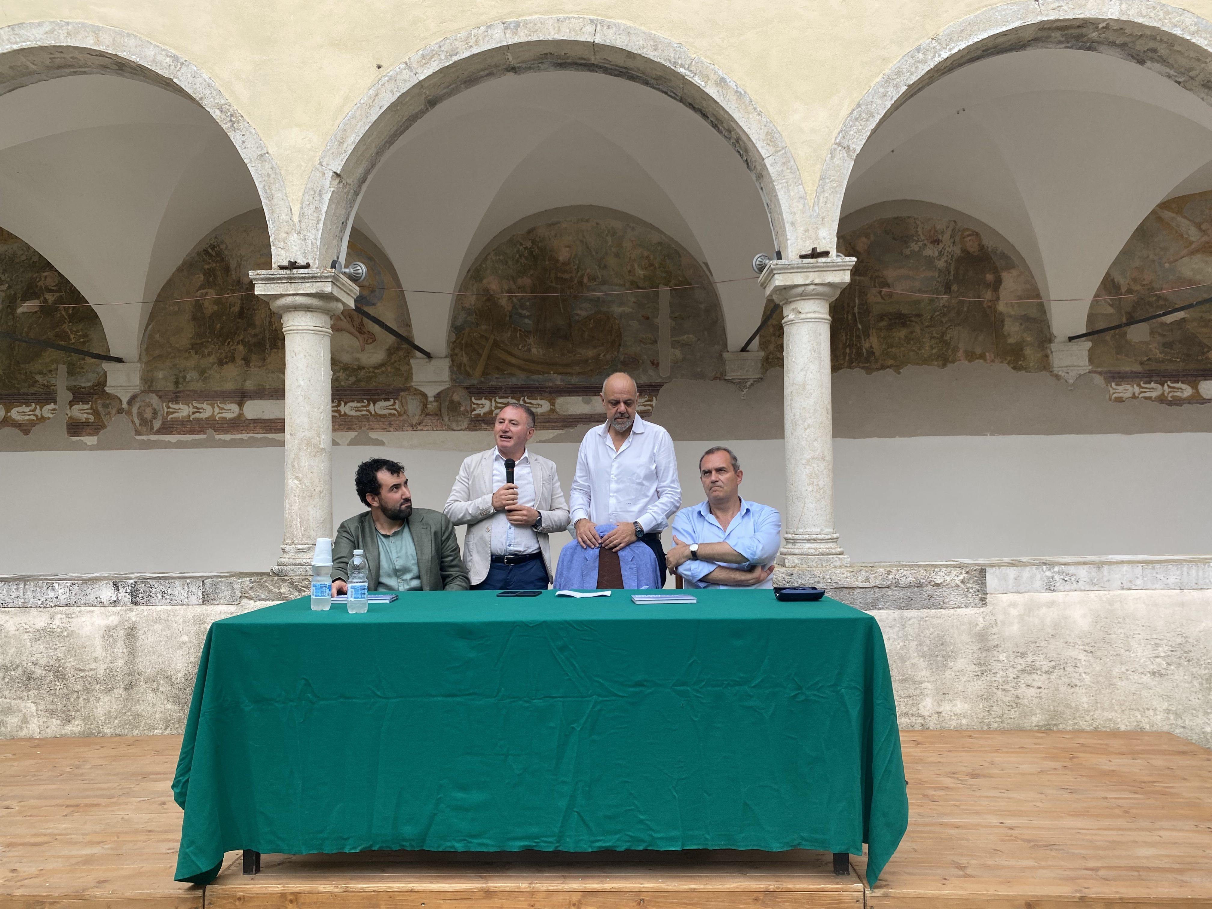 Castel di Sangro, Luigi de Magistris presenta “Attraverso Napoli”