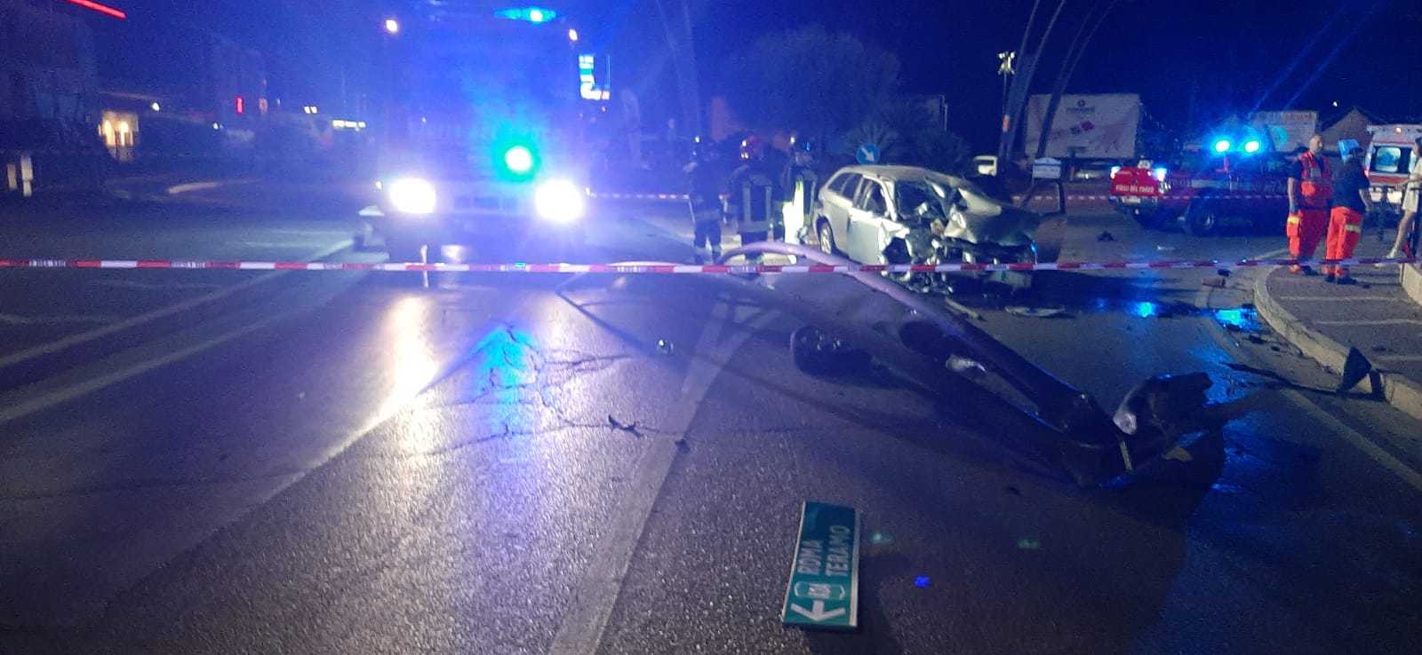 Schianto di notte dopo il turno di lavoro: illesi in 4, un cuoco in ospedale