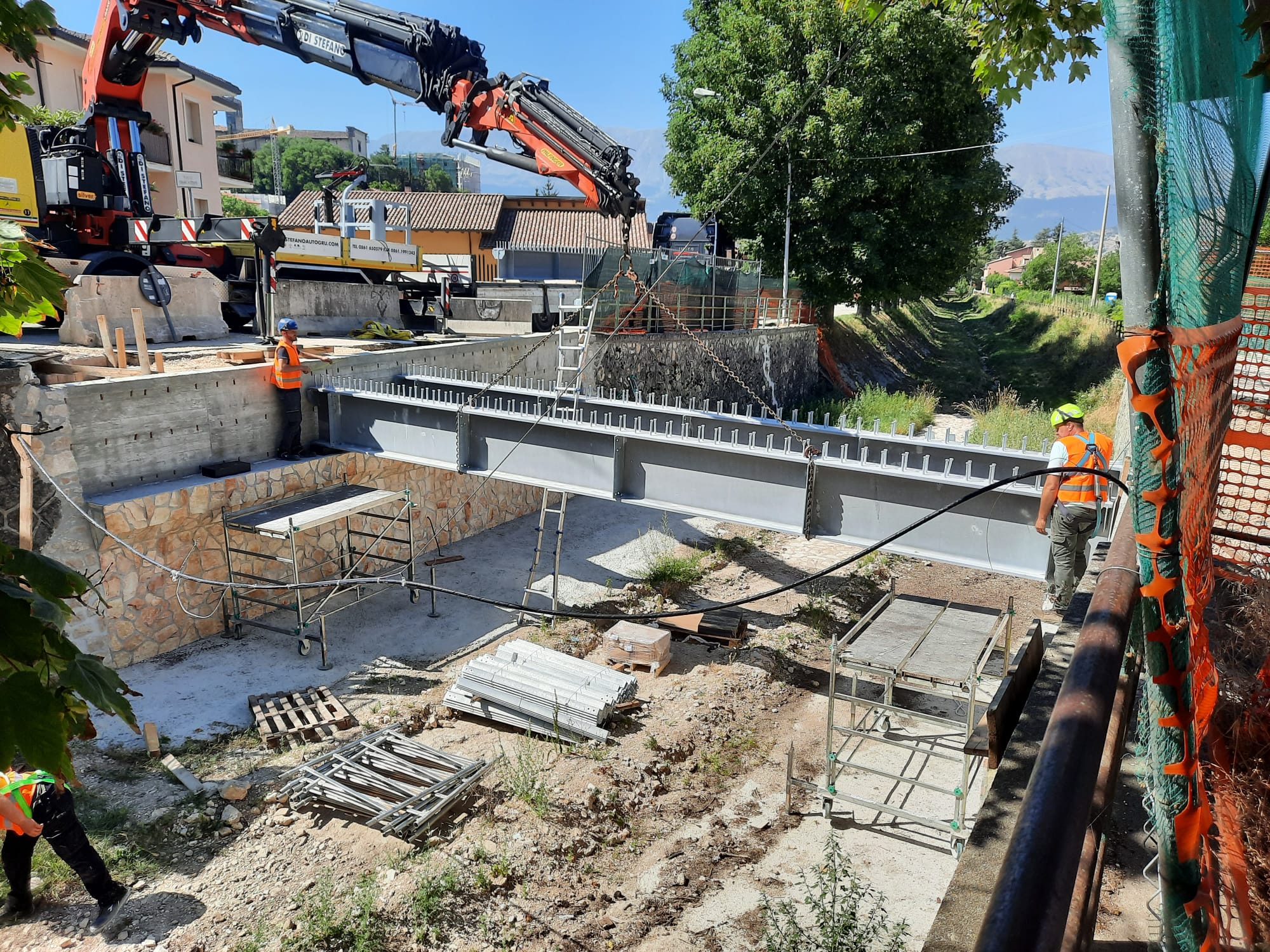Paganica: iniziati i lavori di posizionamento del Ponte Raiale
