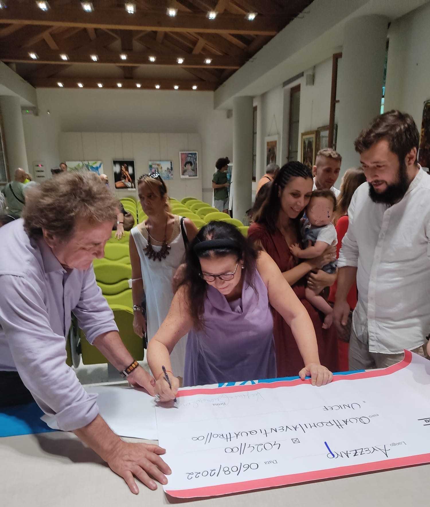 Coop centro Italia per il popolo ucraino: consegnati 4mila euro di buoni spesa all’Unicef (FOTO)