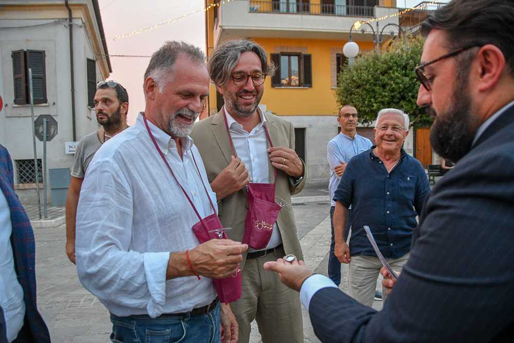 Il ministro Gravaglia in visita a Roseto: “Invito alla conferenza mondiale del turismo enogastronomico” (FOTO)