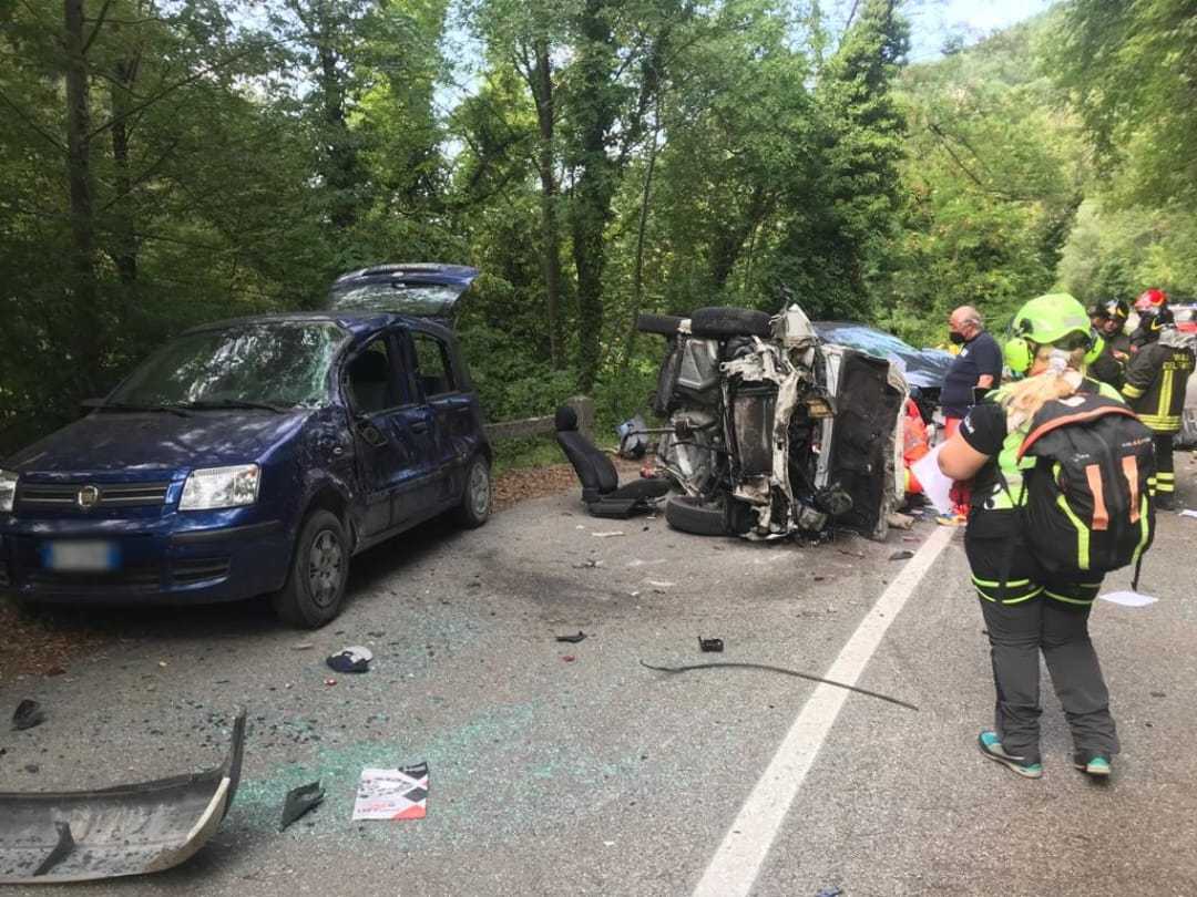 Incidente con 4 auto coinvolte: un morto, ferito anche il primo cittadino di Valle Castellana