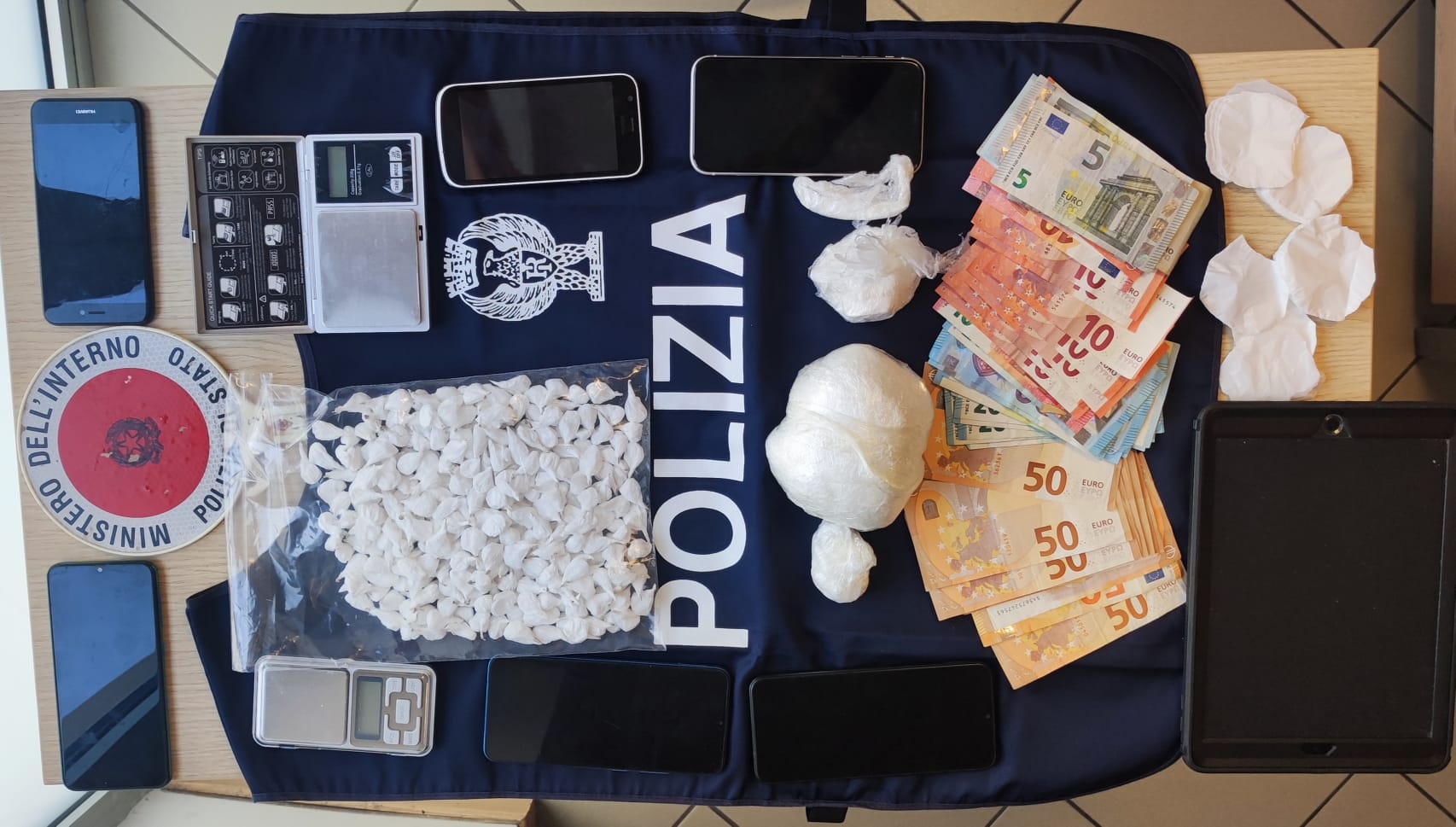 Trovati con più di 300 dosi di Cocaina pronte per lo spaccio: arrestati tre stranieri irregolari