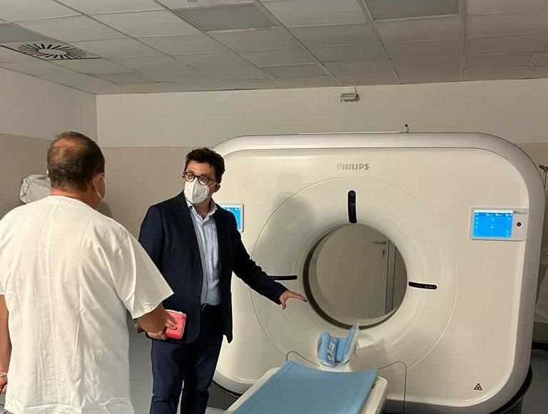 Sanità, Tac inaugurata nel 2021: “Ma le liste d’attesa continuano ad allungarsi”