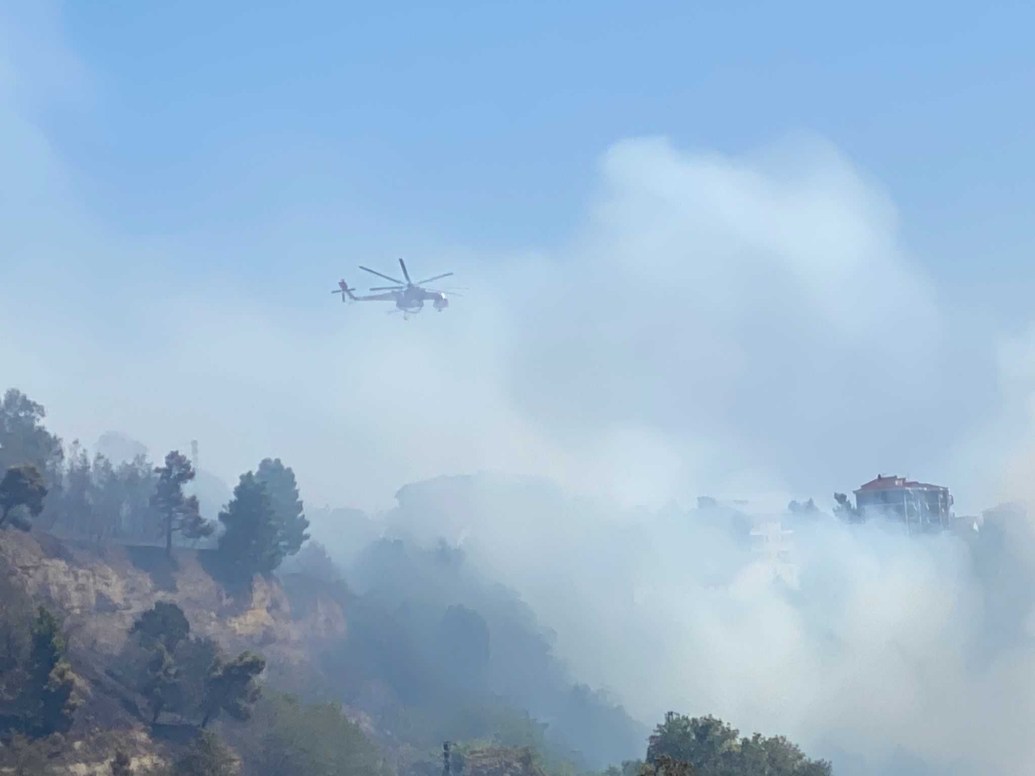 Vasto incendio alle porte del centro abitato di Atri: evacuate molte famiglie (FOTO)