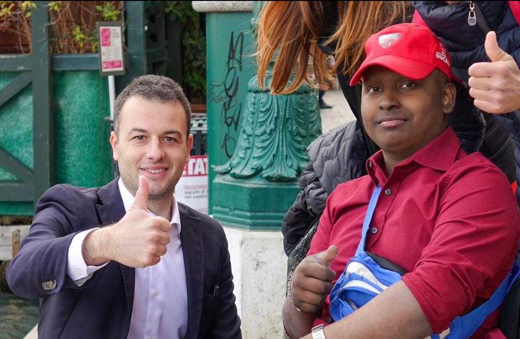 Un giro in gondola: giovane paziente oncologico realizza il suo sogno a Venezia