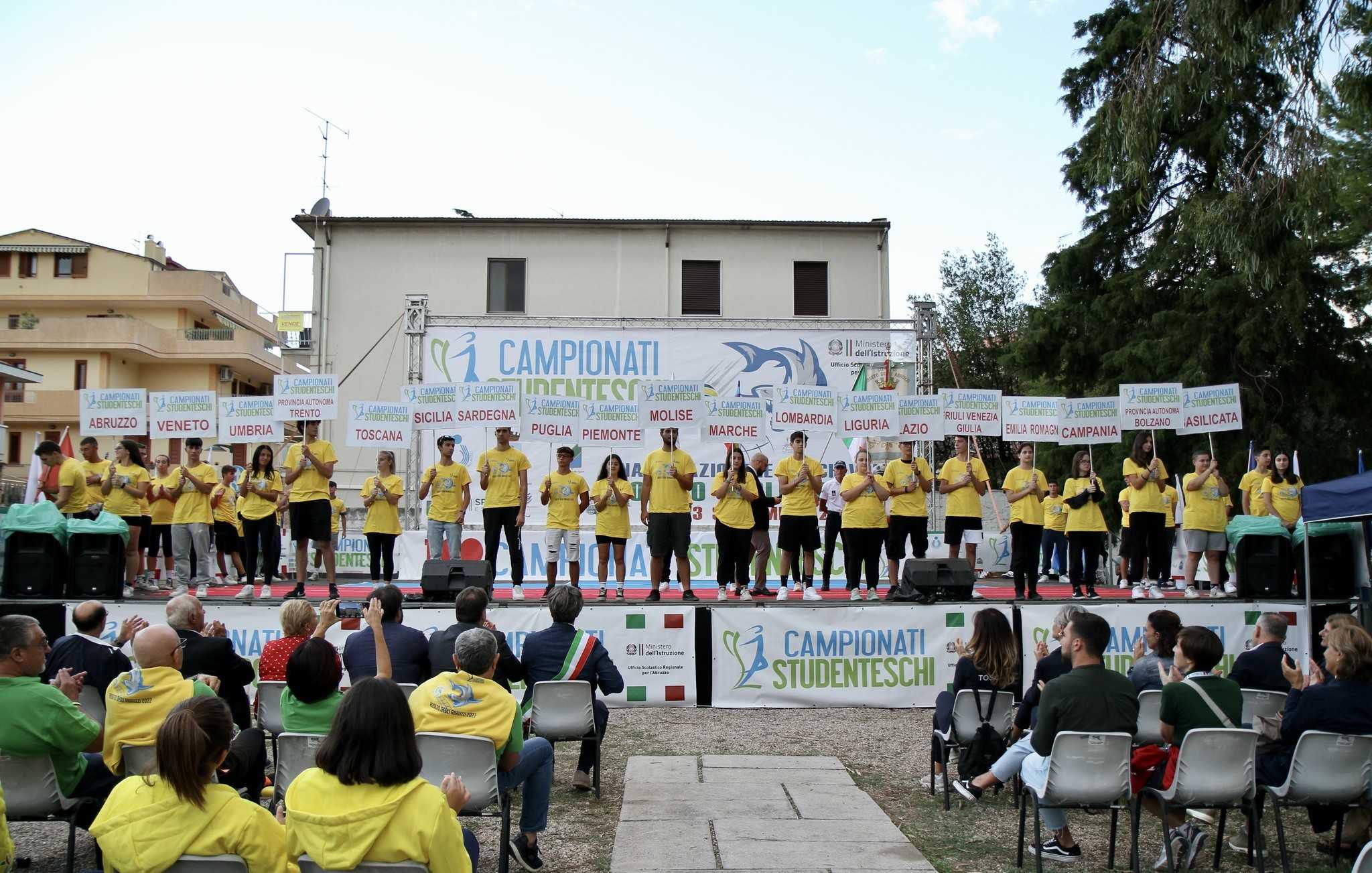 Sport, aperti a Roseto i campionati nazionali studenteschi di beach volley 