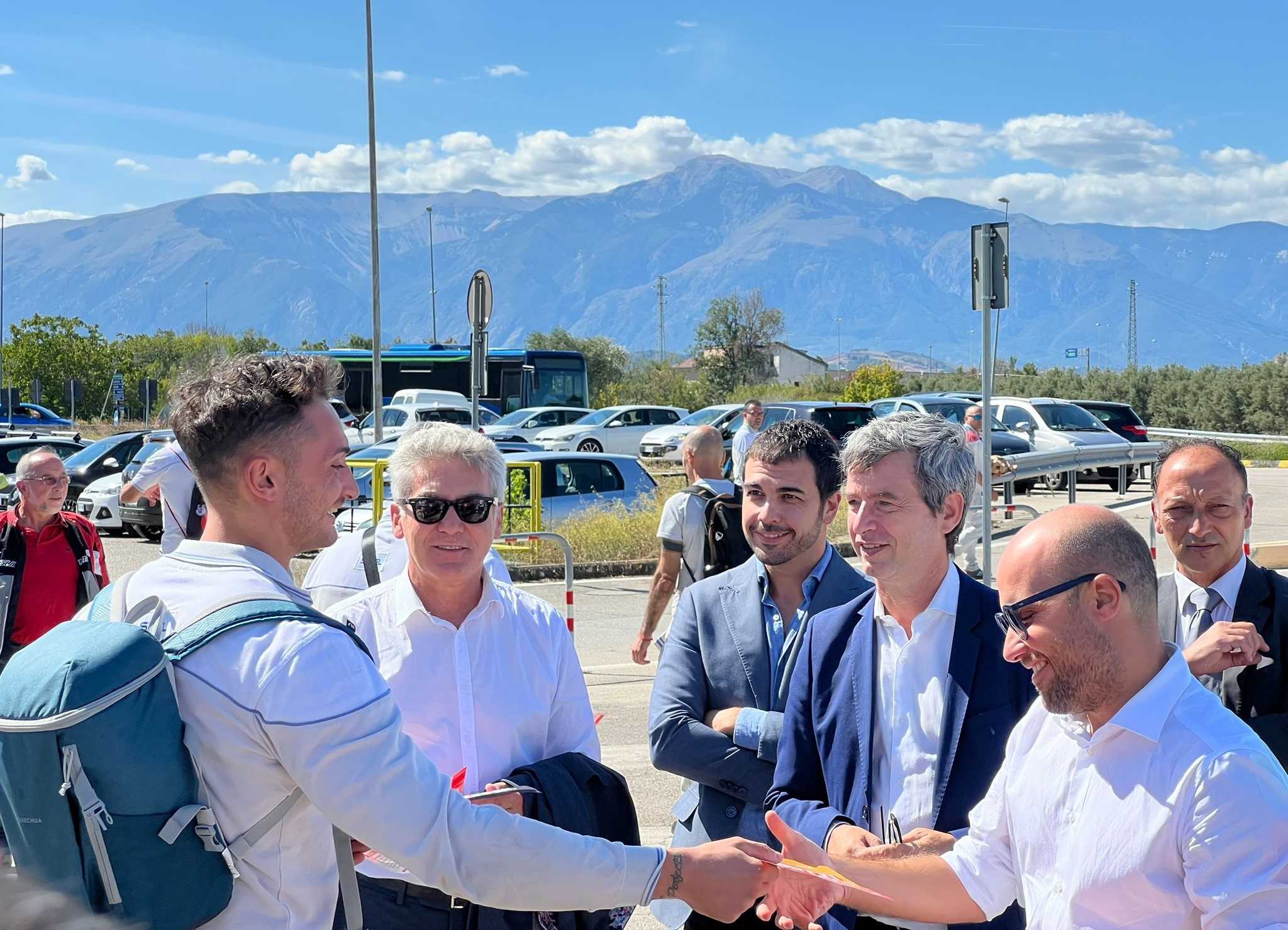 Il ministro Orlando in Abruzzo, incontro con i dipendenti davanti alla Sevel