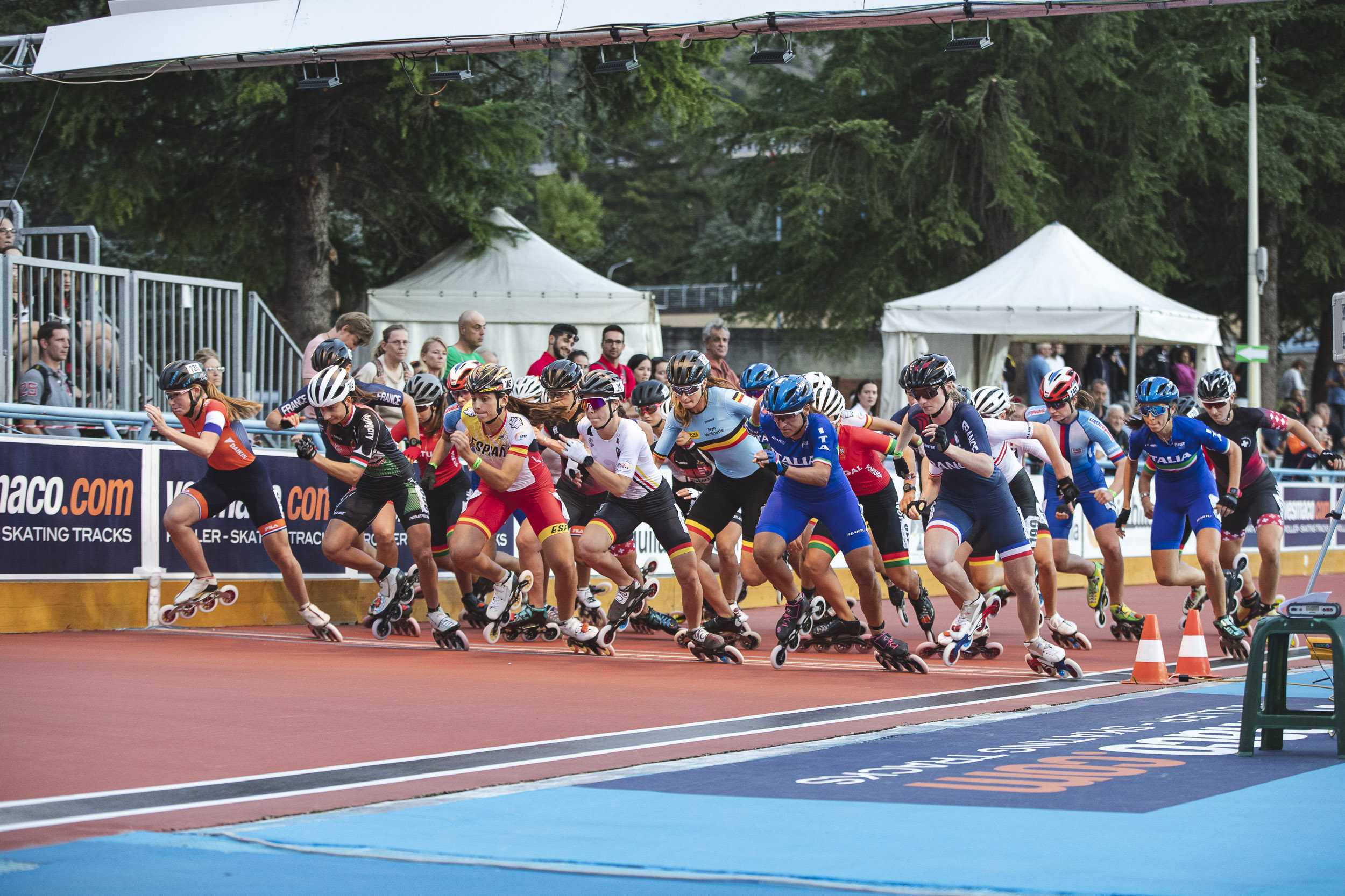 Prima giornata di Campionati Europei pattinaggio: spettacolo all’Aquila (foto)