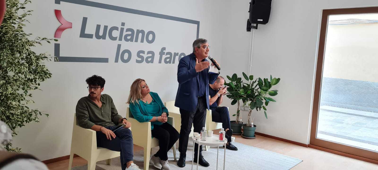 Bagno di folla per l’inaugurazione del comitato elettorale di D’Alfonso a Pescara