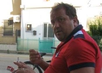 Cade da un’impalcatura mentre vernicia un balcone, muore operaio 56enne