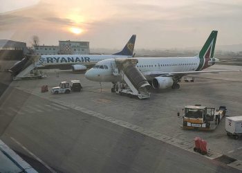 Aeroporto, lavoratori Enav sostituiti da telecamere e sensori: “Grave errore, si perde torre di controllo”