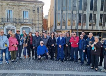 Caro bollette, M5s scende in piazza con i cittadini: “Aiuti concreti a famiglie e partite Iva in difficoltà”