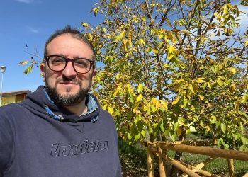 Sit-in L’Aquila, sindaco assente: c’è polemica sulla foto che lo ritrae in montagna