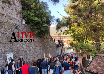Ubriaco cade da un muro e precipita per 5 metri: incidente durante Le Antiche Rue, 30enne in ospedale