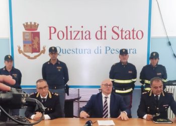 Si fingono carabinieri e lo caricano sulla “volante”: rapinato 28enne