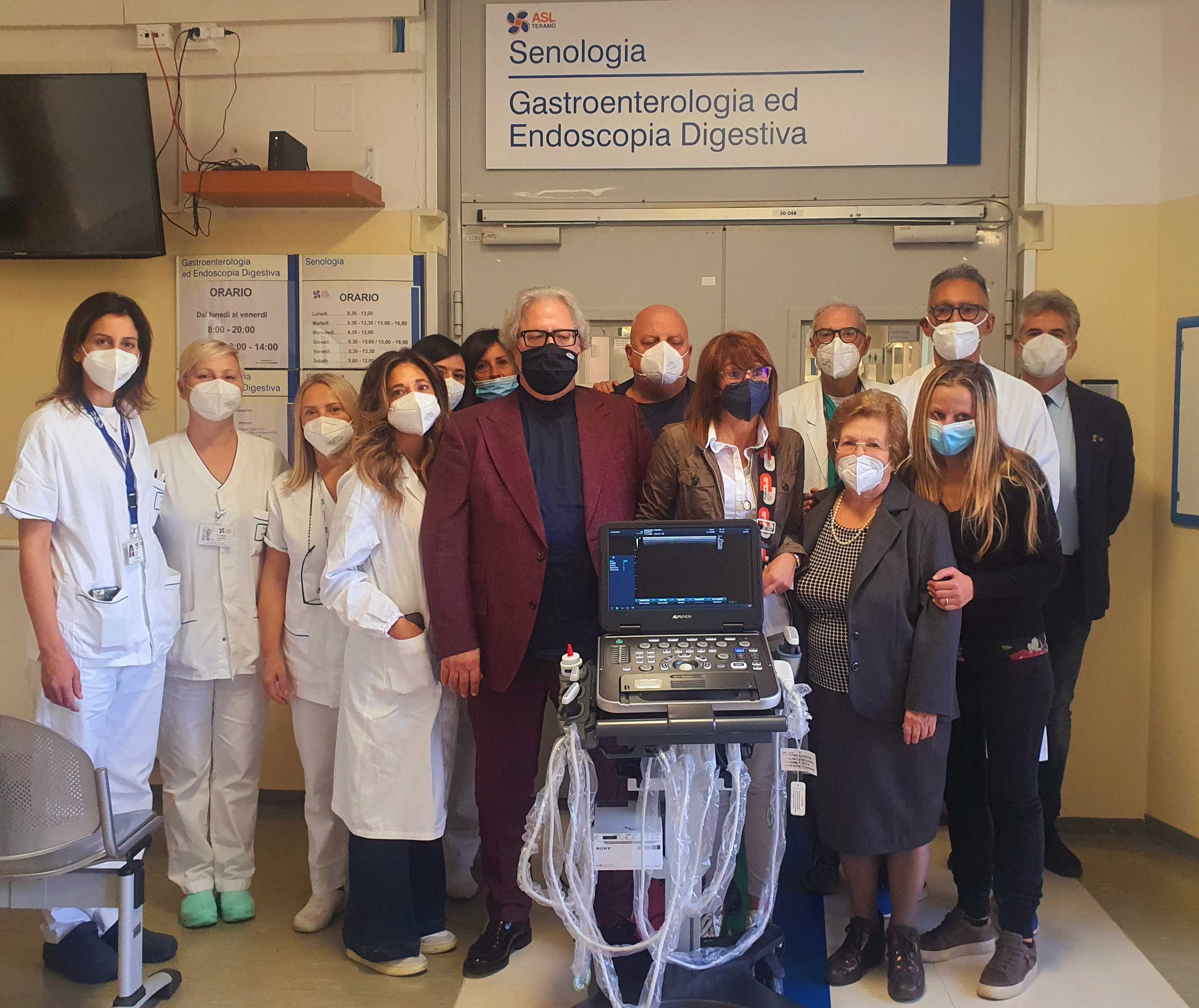 Prevenzione tumori, la Lilt di Teramo dona un ecografo alla senologia del Mazzini