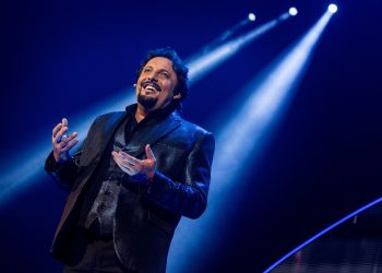 Enrico Brignano fa tappa a Pescara con “Ma… diamoci del tu”: iniziata la vendita dei biglietti