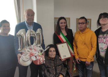 Uncinetto, buon vino e partite a scopa: 101 anni di energia per Ida Di Domenico