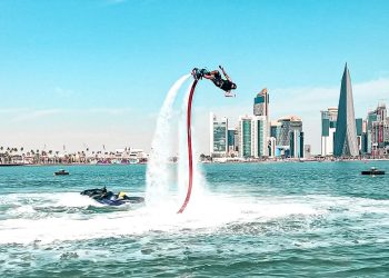 Mondiali di calcio, volo sulle onde che lascia senza fiato: Un abruzzese incanta Doha