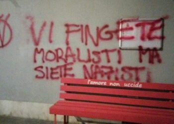 Continuano gli attacchi ai sindacati, vandalizzata la Cgil a Pescara: scritte su muri e vetrate (FOTO)
