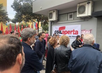 Imbrattati esterni sede Cgil Pescara, oggi sit-in iscritti: scritte cancellate e coperte