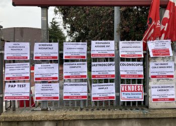Sit-in al Cup di Pescara contro la privatizzazione del pronto soccorso: “Liste d’attesa infinite” (Foto)