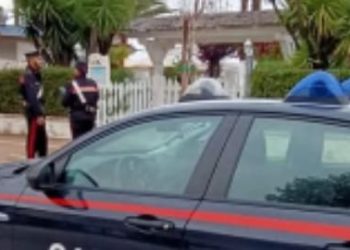 Dal benzinaio con 100 euro falsi, denunciata anche per guida senza patente