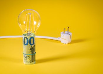 Come risparmiare in bolletta con le prese intelligenti