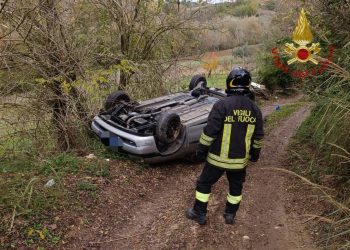 Paura per un 77enne a Manoppello Scalo: auto si ribalta durante manovra
