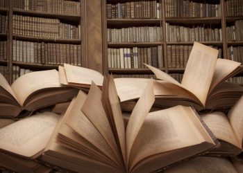 Sulmona, studioso dona preziosi volumi all’amministrazione cittadina