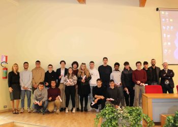 All’Alessandrini-Marino di Teramo giornata dedicata alla scienza, consegnate borse di studio